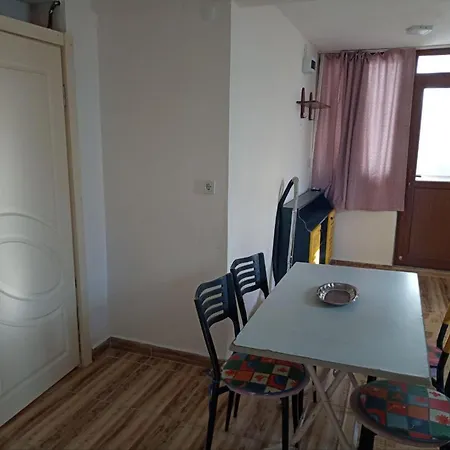 Selcuk Apart 4 *